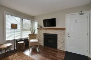 Cozy Studio Loft with 2 Baths Next to Slopes - Image 2