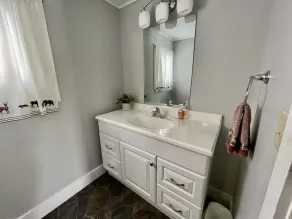 Lovely and Spacious Studio with Full Bath and Kitchen! - Image 4