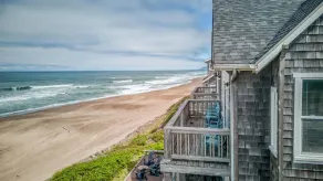 Oceanfront Bella Beach Beauty has Two Decks, Upper Floor Great Room, King Suite! - Image 4