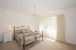 Close to beach and town in a quiet location. - Image 4