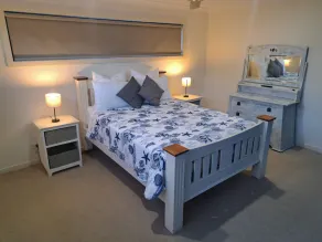 Très moderne et confortable, très proche de la rampe de mise à l'eau, de la baie et de la plage! - Image 5