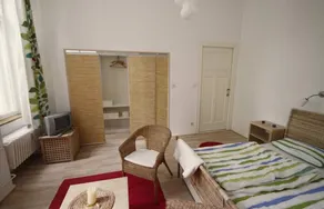 Family-friendly old Berlin apartment downtown - Image 4
