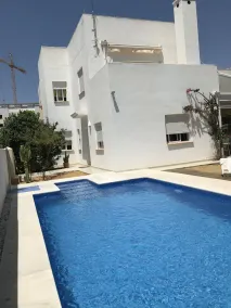 Chalet independiente con piscina particular - Image 4
