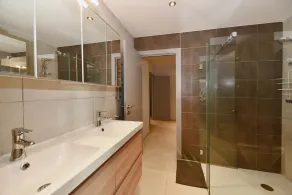 Luxurious apartment with private pool  - Image 3
