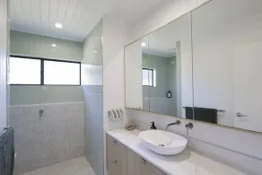 Off-Grid Farm Stay with Scenic Views - Image 4
