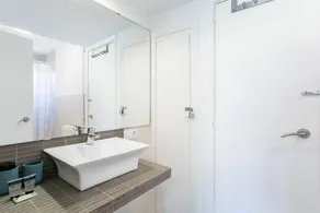 Unique Sea views & Beachfront Apartment - Image 2