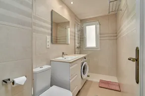 Apartment with sea view - Image 5