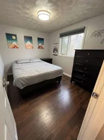 Bright & Open Home in North Pole - Image 5