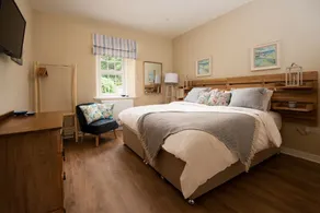 The Coach House sleeps six in three bedrooms - Image 5