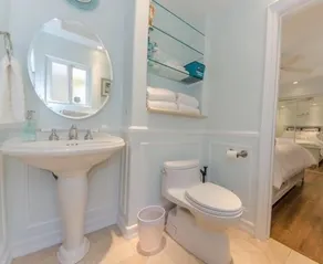 Beautifully Remodeled Luxurious Beach House 1.5 Blocks from the Beach - Image 3