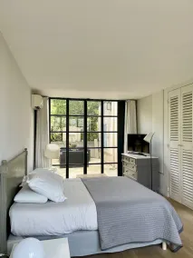 Renoverad stående villa med pool och fristående loft i Aix - Image 5