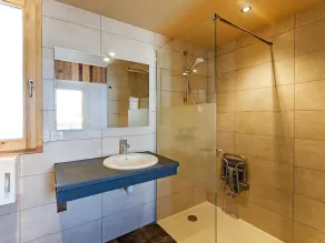 Chalet, wifi, 50m from ski slopes, sauna, balcony, fireplace or stove, parking, tv, ski locker - Image 5