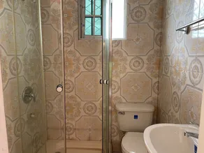 Skyline Suites Villa Guest house - Image 2