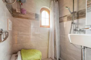 Rudnica Hill Lodge With Private Garden - Happy Rentals - Image 2