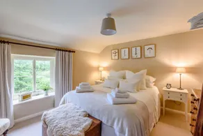Sumptuous dog friendly holiday cottage in the Cotswolds - Star Cottage - Image 5