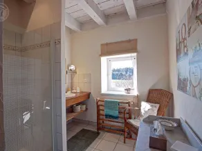 Charming cottage near ski trails, 2 bedrooms - Image 3