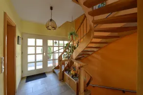 Single standing top equipped house for up to 14 people. - Image 2
