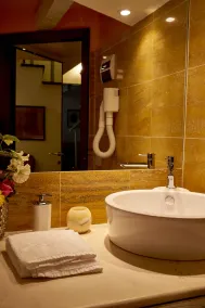 Palazzo Notarbartolo an extraordinary charming house in the heart of Venice - Image 3