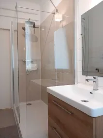 T3 4/5 PERS EN REZ DE JARDIN, BORD DE MER, TOUT À PIED OU À VÉLO, PARKING, WIFI - Image 3
