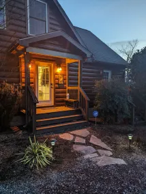 Dog Friendly Skyline Drive Retreat: 3 King Suites, Views & Firepit! 1pm checkout - Image 4