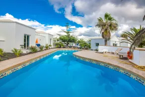 A3, in a small complex with communal pool 100m from the sea - Image 5