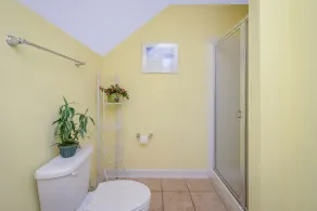 Bright, sjovt 5-værelses rækkehus i eksklusivt gated community med gratis WiFi, en indendørs / udendørs pool, private bayside strande, en restaurant og meget mere! - Image 3