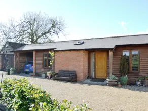 Perfect for a couple and offering wheelchair access. - Image 4