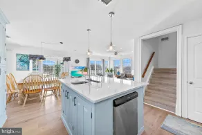 Cozy Waterfront views 4 bedroom house in Charming Mystic Island - GUEST FAVORITE - Image 3