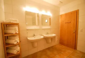 All Seasons Lodge by All in One Apartments - Image 4