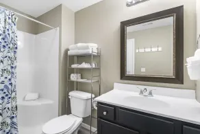 Short Walk to Downtown Branson & Branson Landing with Private Hot Tub & Free Tickets - Image 2