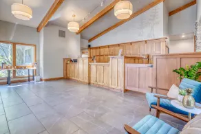 Private Suite im Hotelstil in Bend mit Zugang zum Fitnesscenter. - Image 4