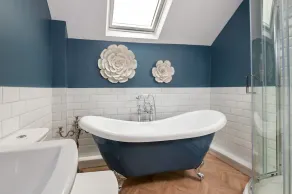 Beautiful 2-bed Cottage in Brampton - Image 3