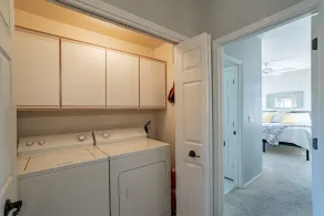 Perfect for long-term stay, heated Pool, Spa, Gym  - Image 3