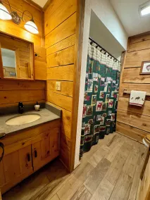 Creekside timmerstuga, perfekt familjesemester! Hot tub, Fire Pit, Tubing, Fiske - Image 4