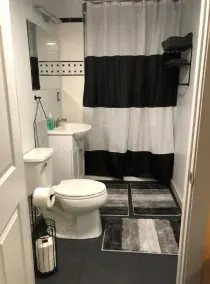 EZ 1 mile to Fort Sill! Pumpkin Cottage sleeps 9, grills, firepit, laundry - Image 2