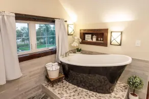 Amish Farm Retreat - Daily Pastries, Sunset Views & Cozy Private Suite - Image 3