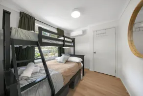 Lovedale Abode 13 bedrooms with heated pool & Acres - Image 4
