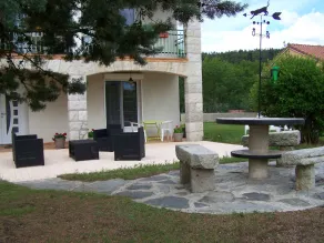 Appartement Spacieux avec Jardin Privatif, Proche du Puy-en-Velay et d'un Golf, WiFi Inclus - FR-1-582-286 - Image 5
