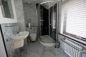 Sea Breeze Holiday Home on the Shore of Poole Harbour - Image 2