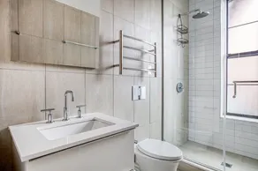 Gorgeous LES 2BR w/ W/D, walk to SoHo & Nolita, by Blueground - Image 3