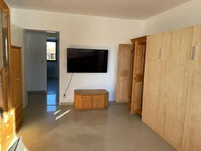 Renovated 2-room apartment - Image 2