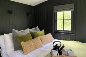 Shepherd's Hut - Sleeps 2 - Pet Friendly - Parking - Image 5