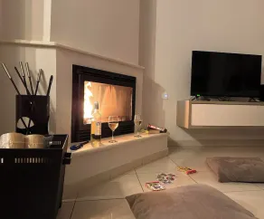 Evelyn's House: outdoor heated Jacuzzi, Views, cozy Fireplace & 500Mbps WiFi - Image 3