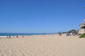 Erschwingliche Endeinheit auf Hof im wünschenswerten La Cabaña! Nur wenige Schritte vom Strand entfernt - Image 5