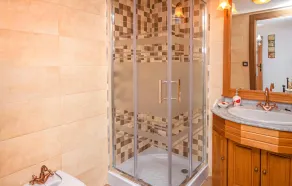 2 Bedroom Cozy Apartment In Monterio - Image 3
