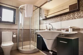 Sea view stone retreat with timeless design - Image 4