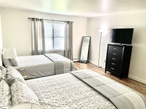 Comfy, Clean & Spacious w/2 TVs, parking, laundry  - Image 4
