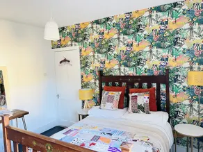 Arty Boutique Apartment in Central Teddington - Image 5