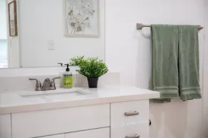 Long Stays: Pet-Friendly with Yard, Great Location - Image 4