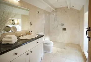 A beautiful one bedroom detached cottage, perfect for romantic breaks in the Peak District. - Image 2